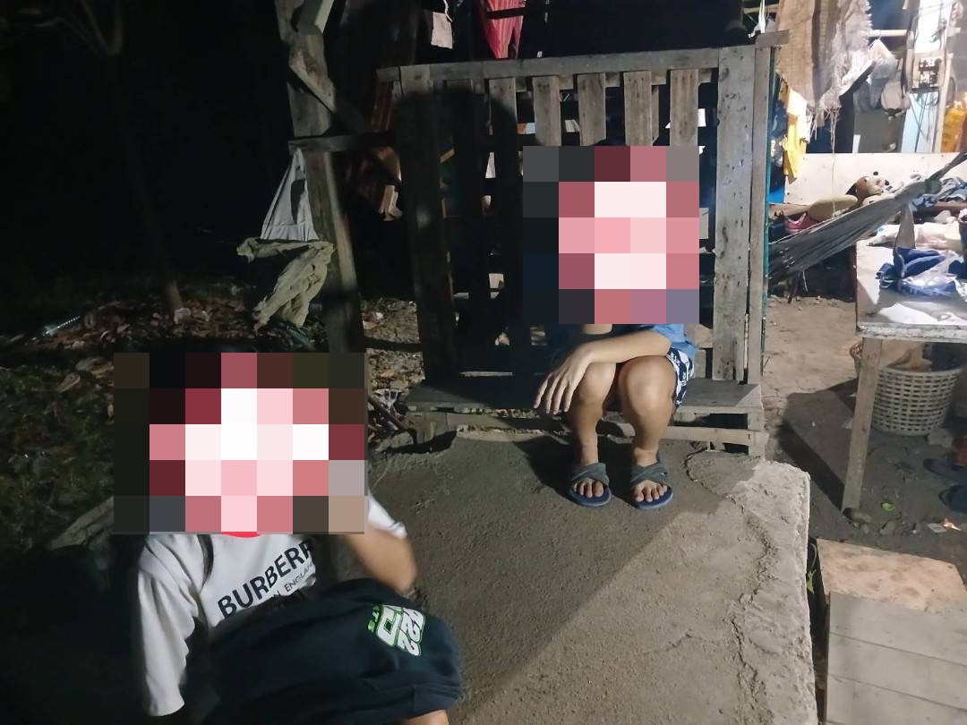 ร.ต.ต.สนธญา ฐิติโสภณ รอง สวป.สภ.หนองแค ตรวจสอบหลังรับแจ้งเหตุมั่วสุมเสพกัญชา ผงะเด็กหญิงวัยมัธยม วอนผู้ใหญ่พิจารณาปลดล้อคยาเสพติด